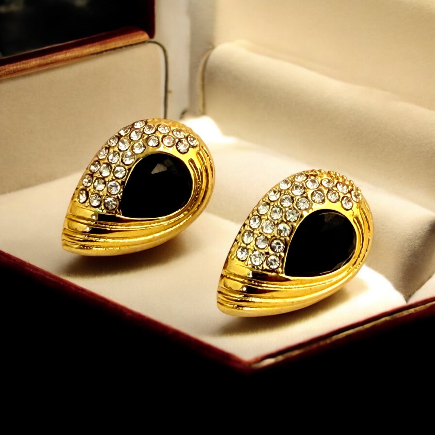 Yahvi Stud Earring - MANKAA Black Earrings