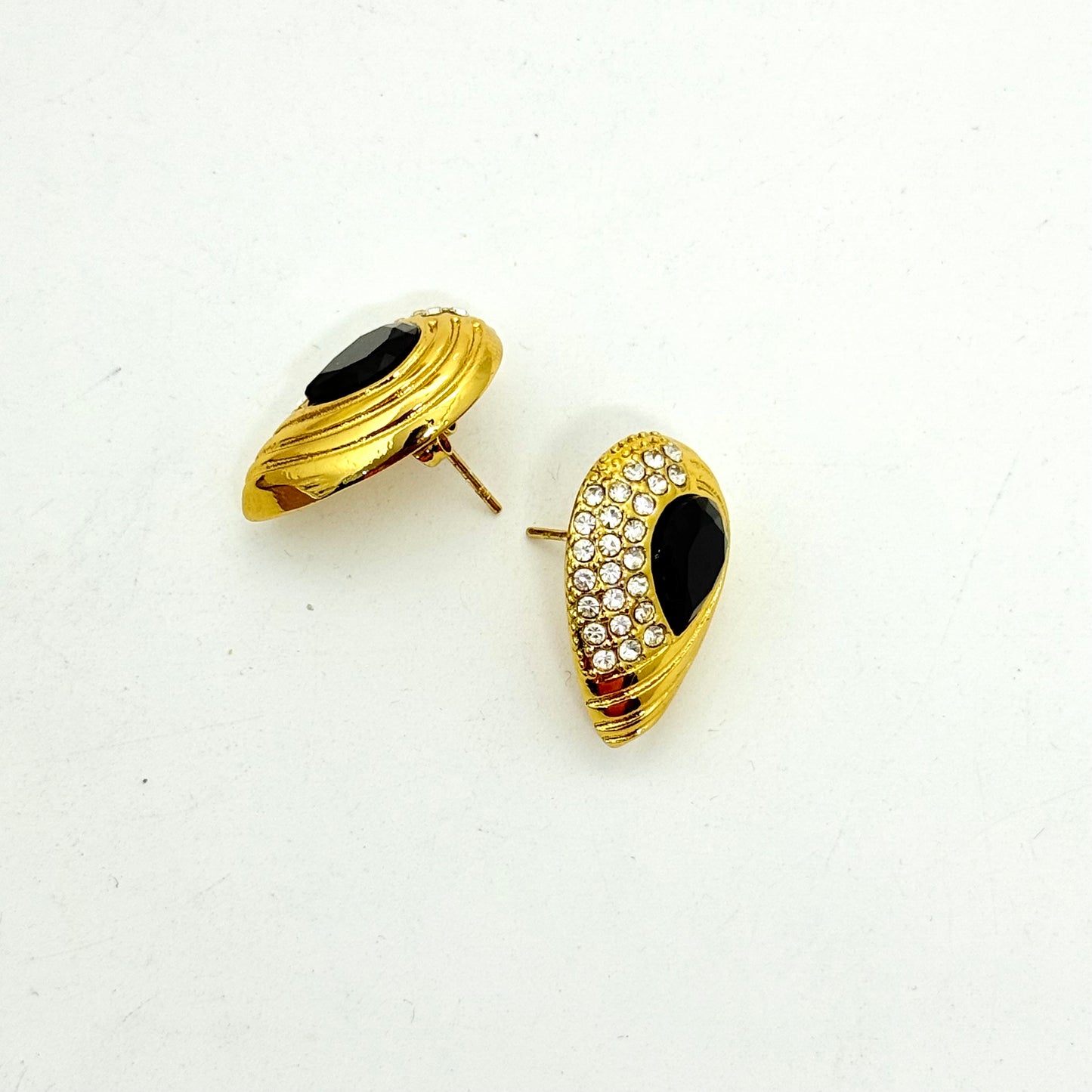 Yahvi Stud Earring - MANKAA Black Earrings