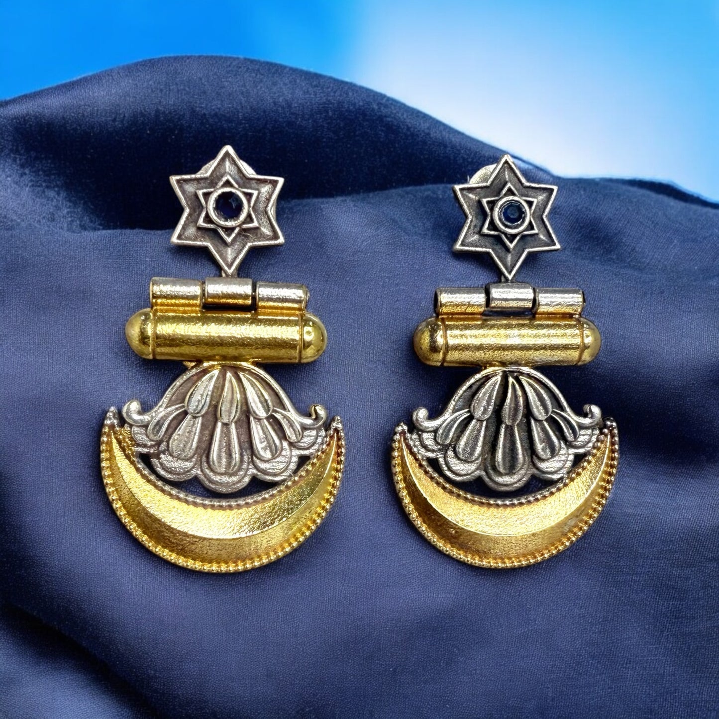 Aarunya Dangler Earring