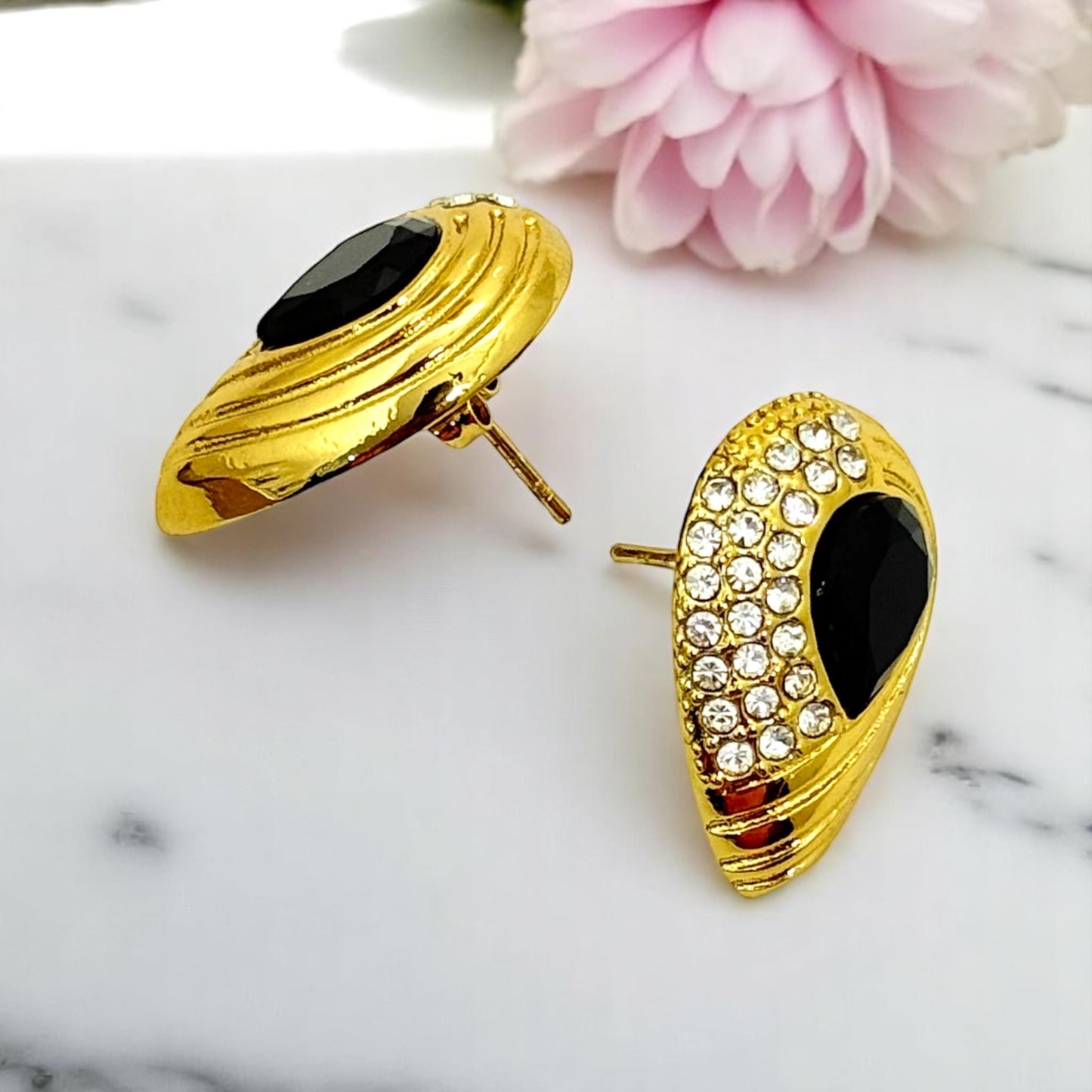 Yahvi Stud Earring - MANKAA Black Earrings