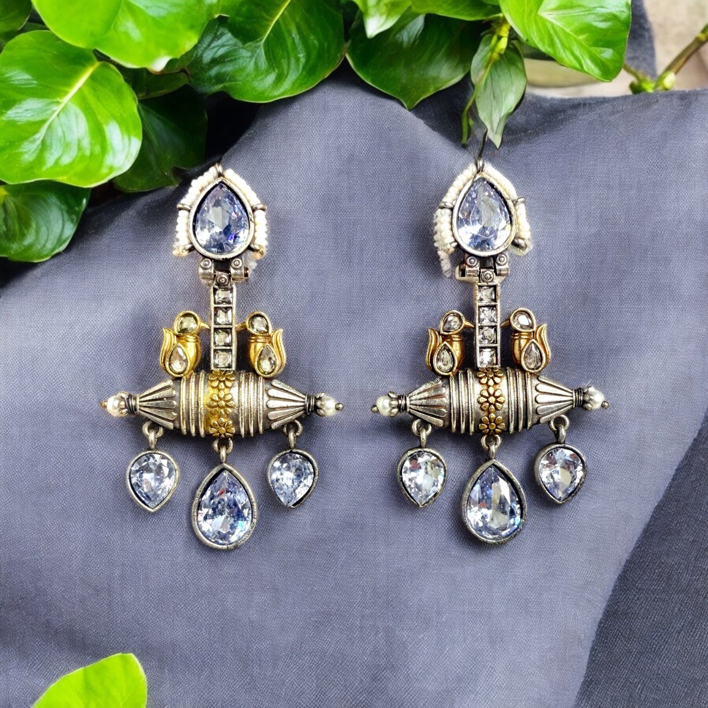 Taruvi Dangler Earring