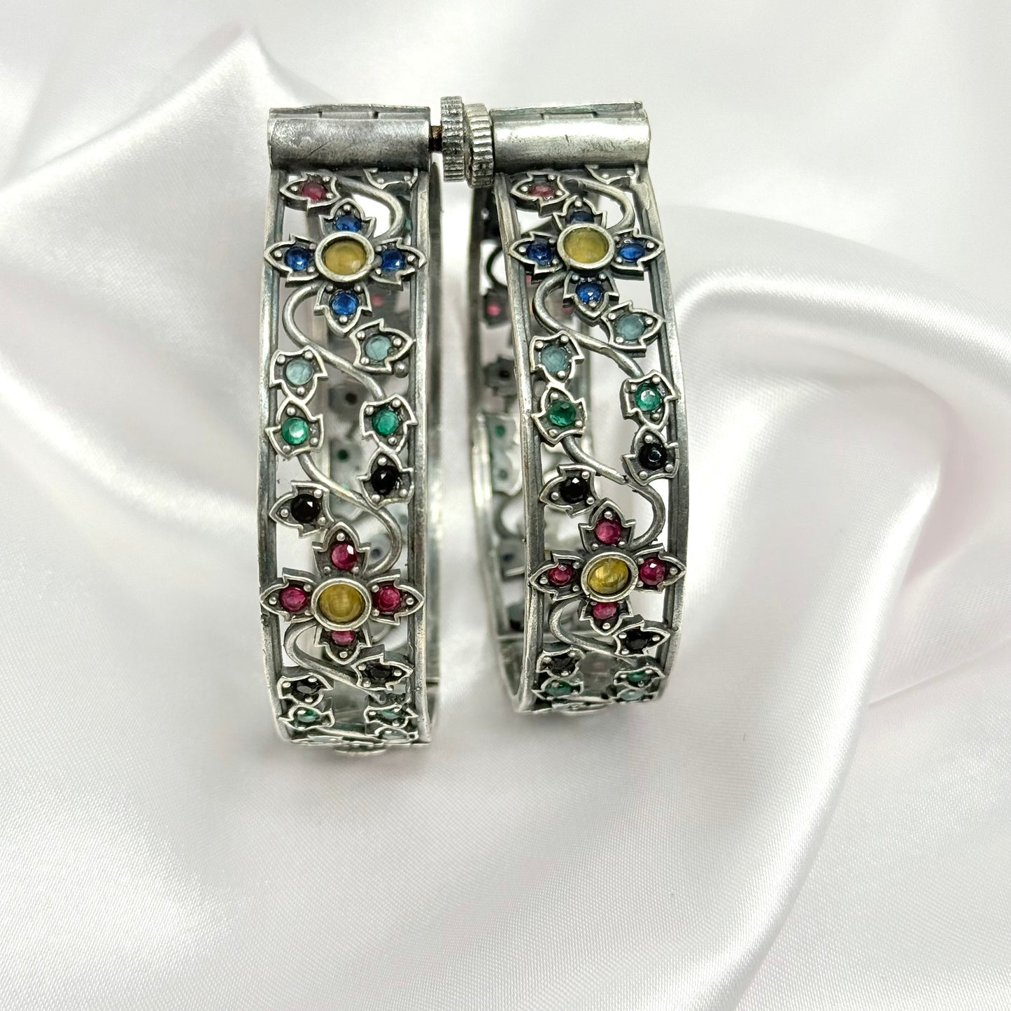 Arna Bangles