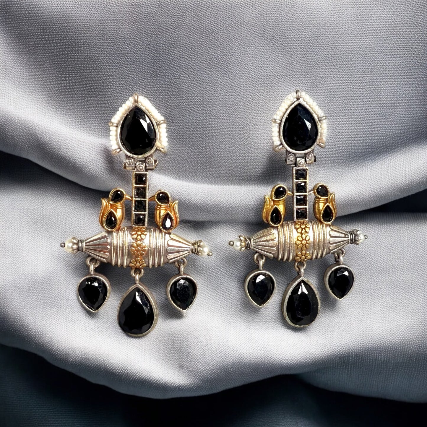 Taruvi Dangler Earring