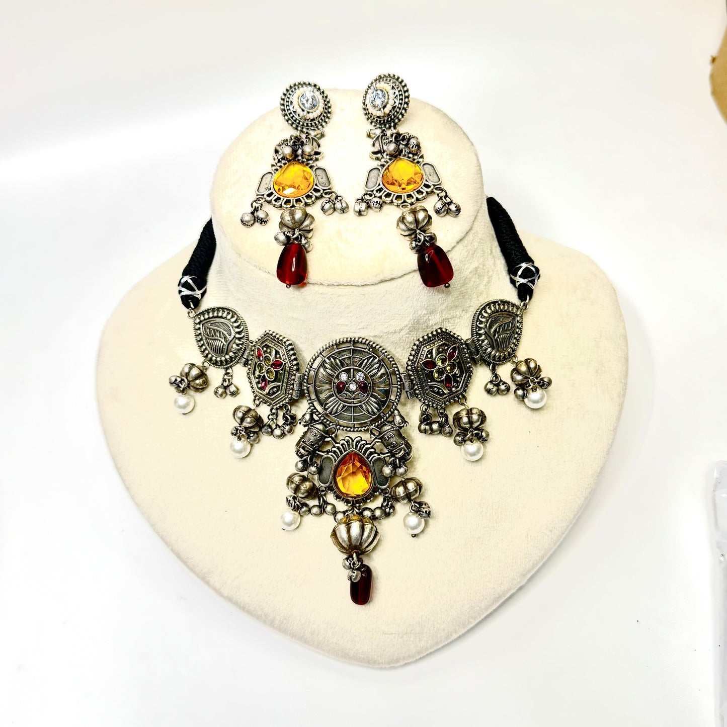 Mehervi Royal Choker Set - Necklace - MANKAA Earrings