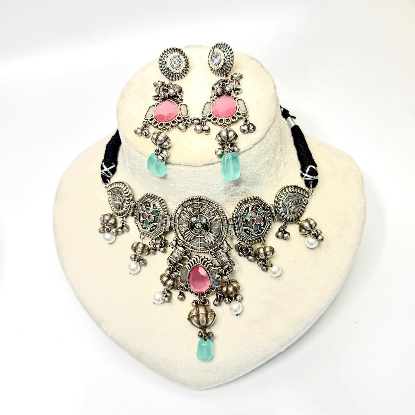 Mehervi Royal Choker Set - Necklace - MANKAA Earrings