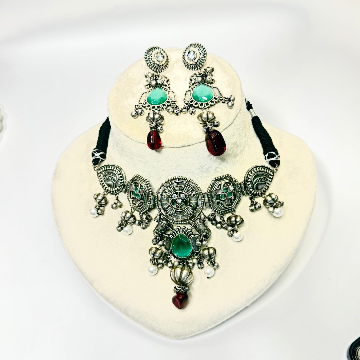 Mehervi Royal Choker Set - Necklace - MANKAA Earrings
