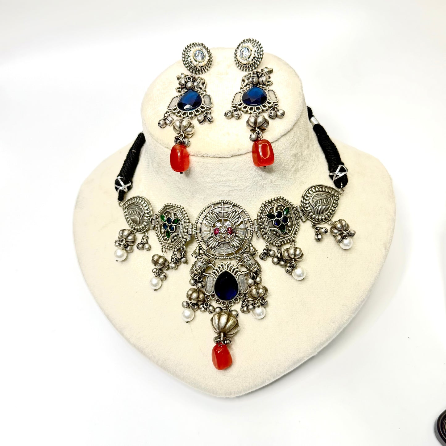 Mehervi Royal Choker Set - Necklace - MANKAA Earrings