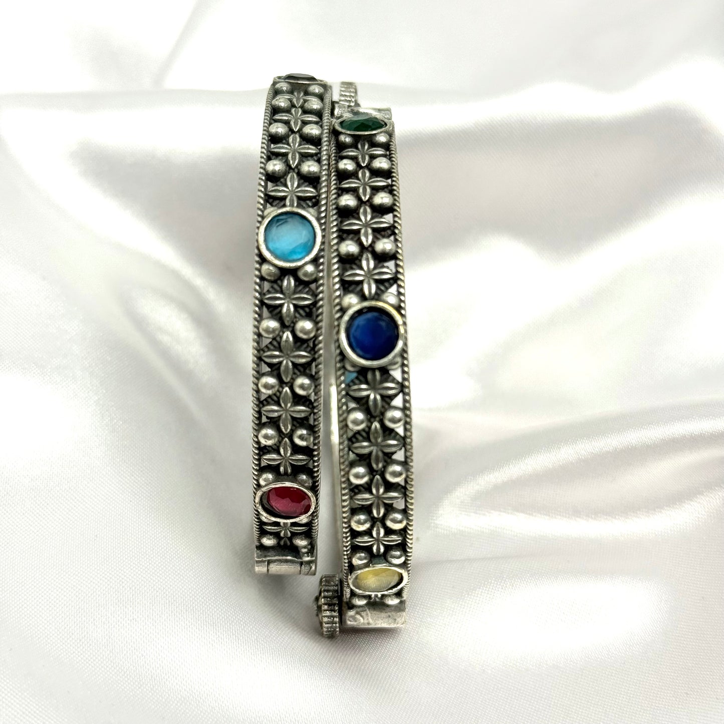 Vidhi Bangles - Single (1 Piece)