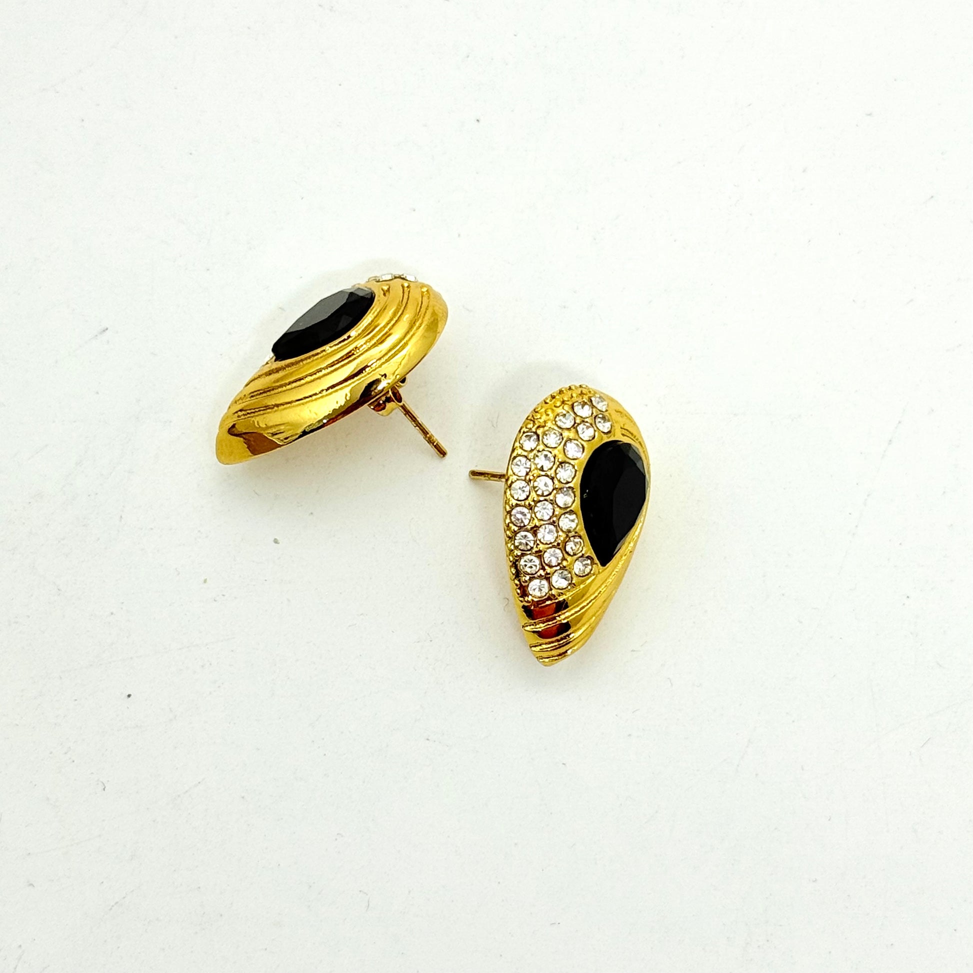 Yahvi Stud Earring - MANKAA Black Earrings