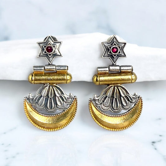 Aarunya Dangler Earring