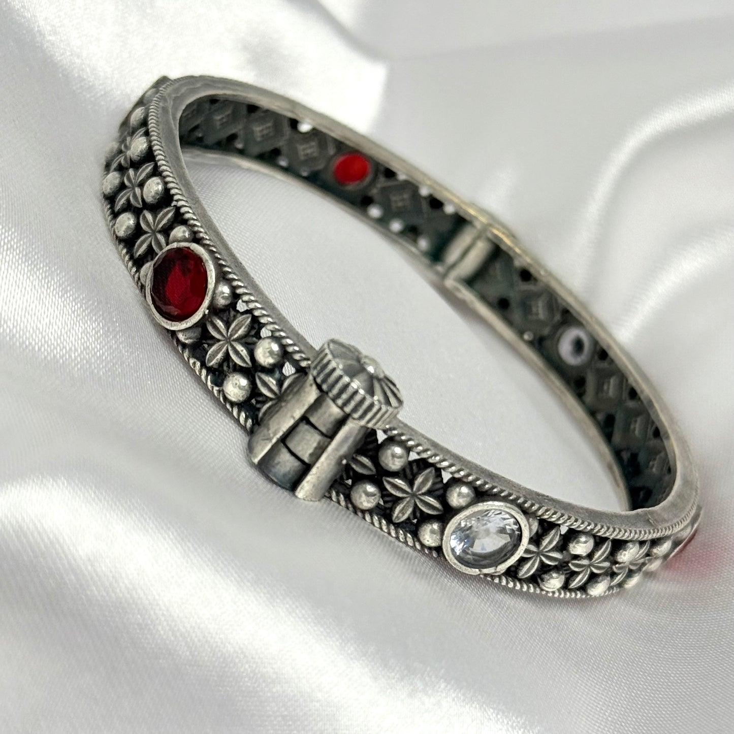 Vidhi Bangles - Single (1 Piece)