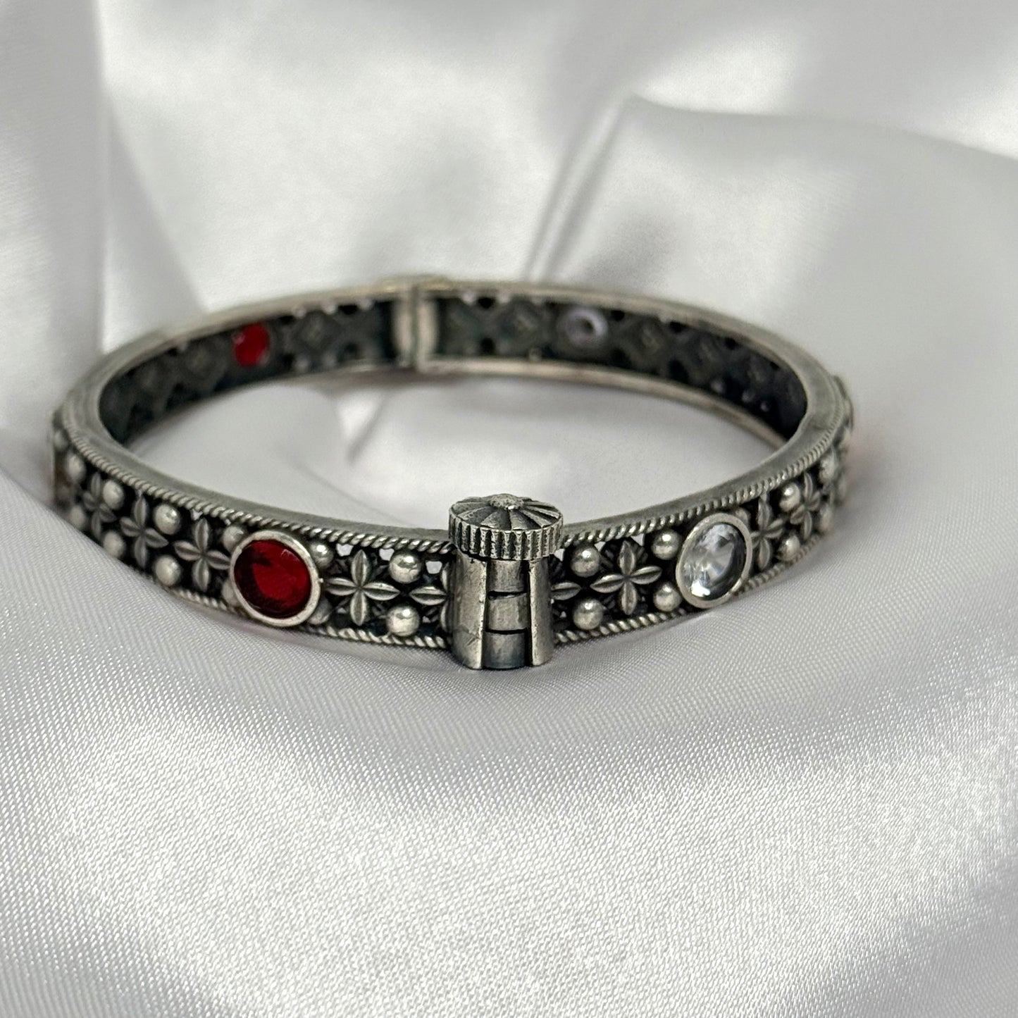 Vidhi Bangles - Single (1 Piece)