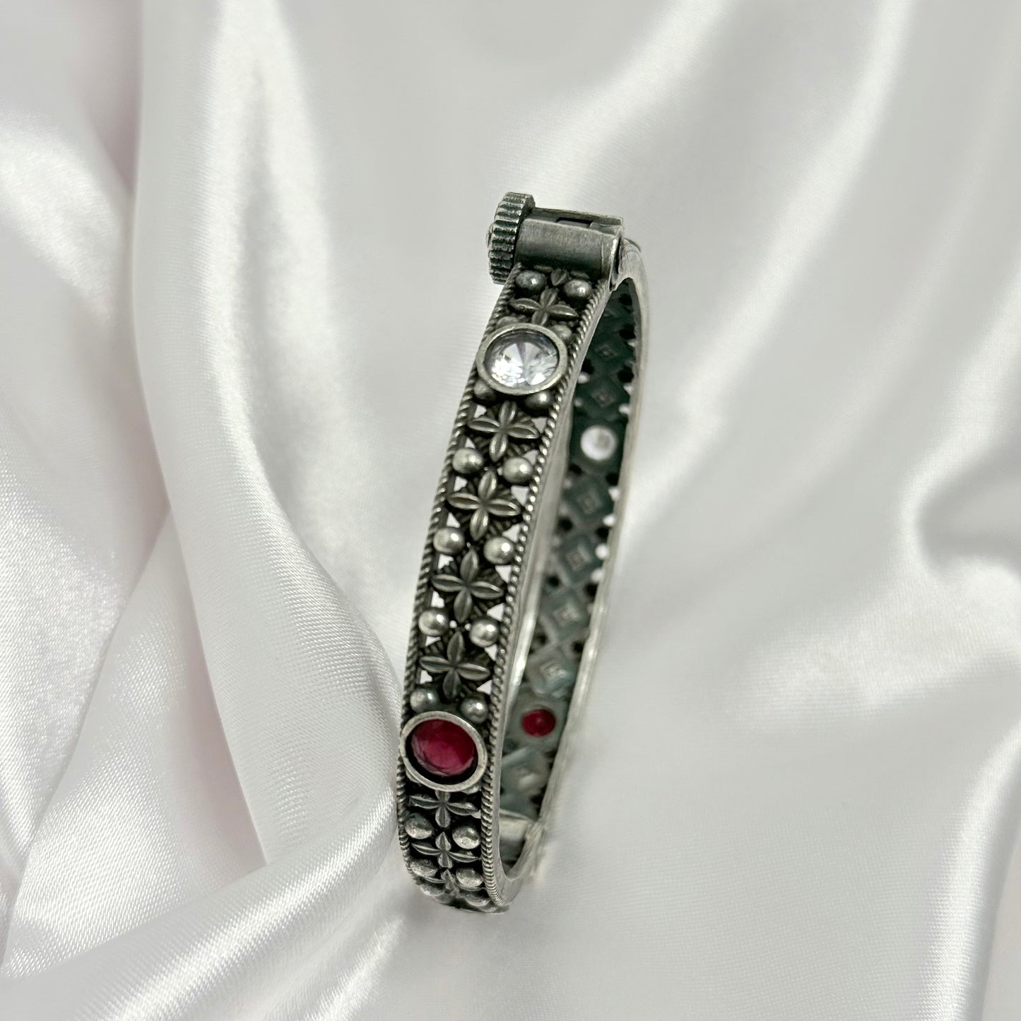 Vidhi Bangles - Single (1 Piece)