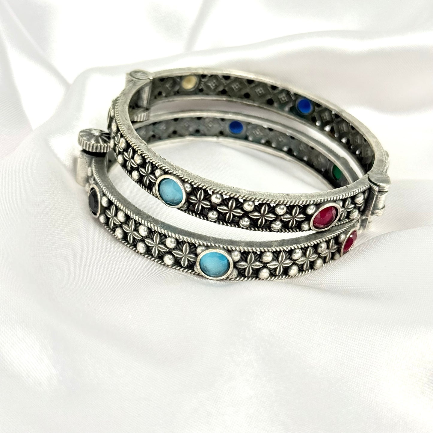 Vidhi Bangles - Single (1 Piece)