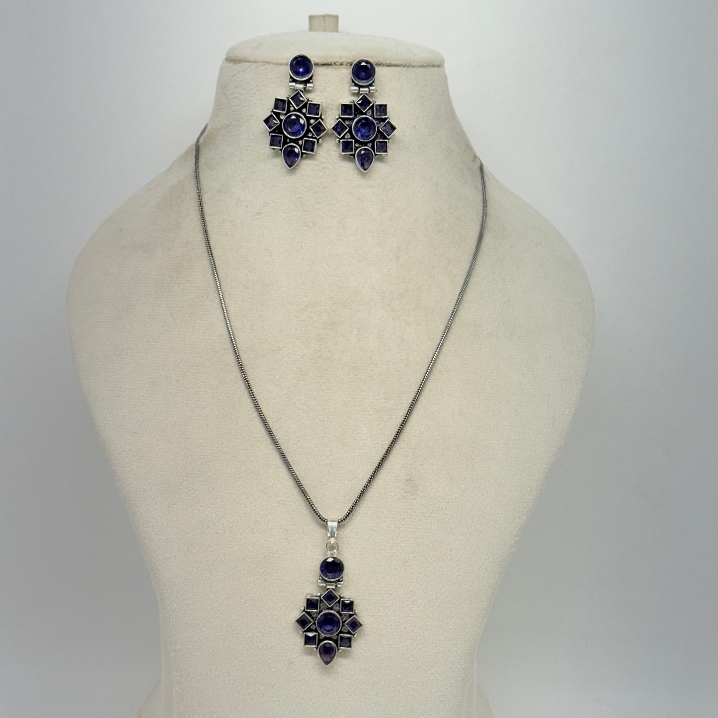 Rajrani chain set