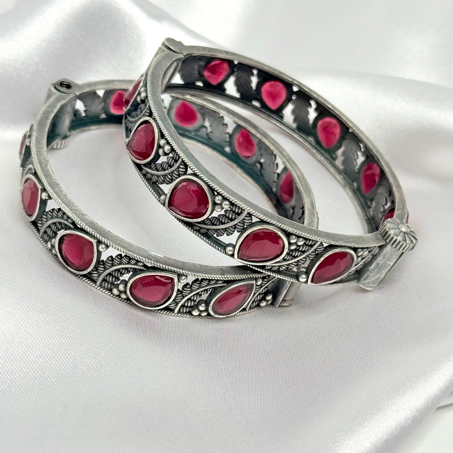 Tara Bangles