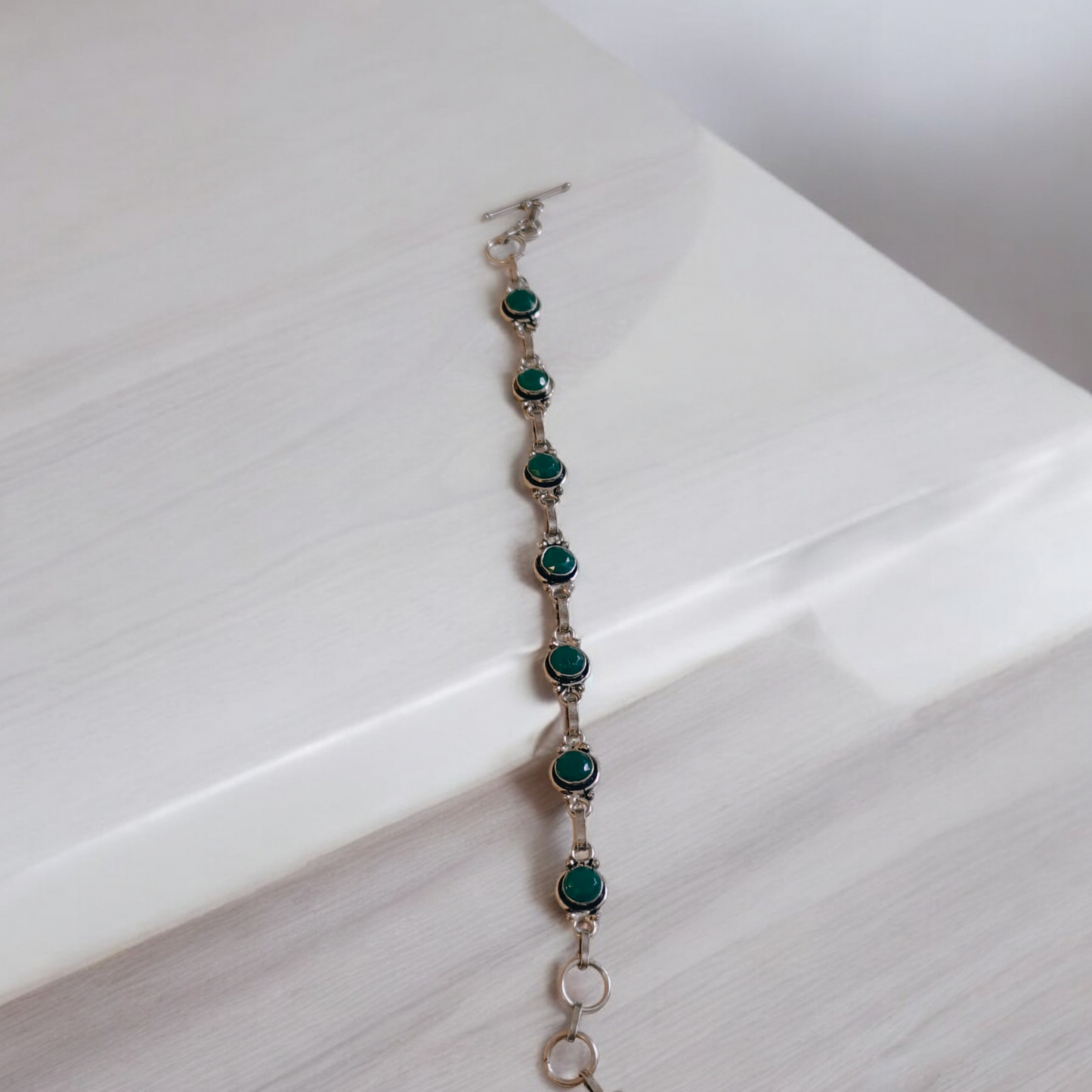 Shwet Emerald Bracelet - MANKAA