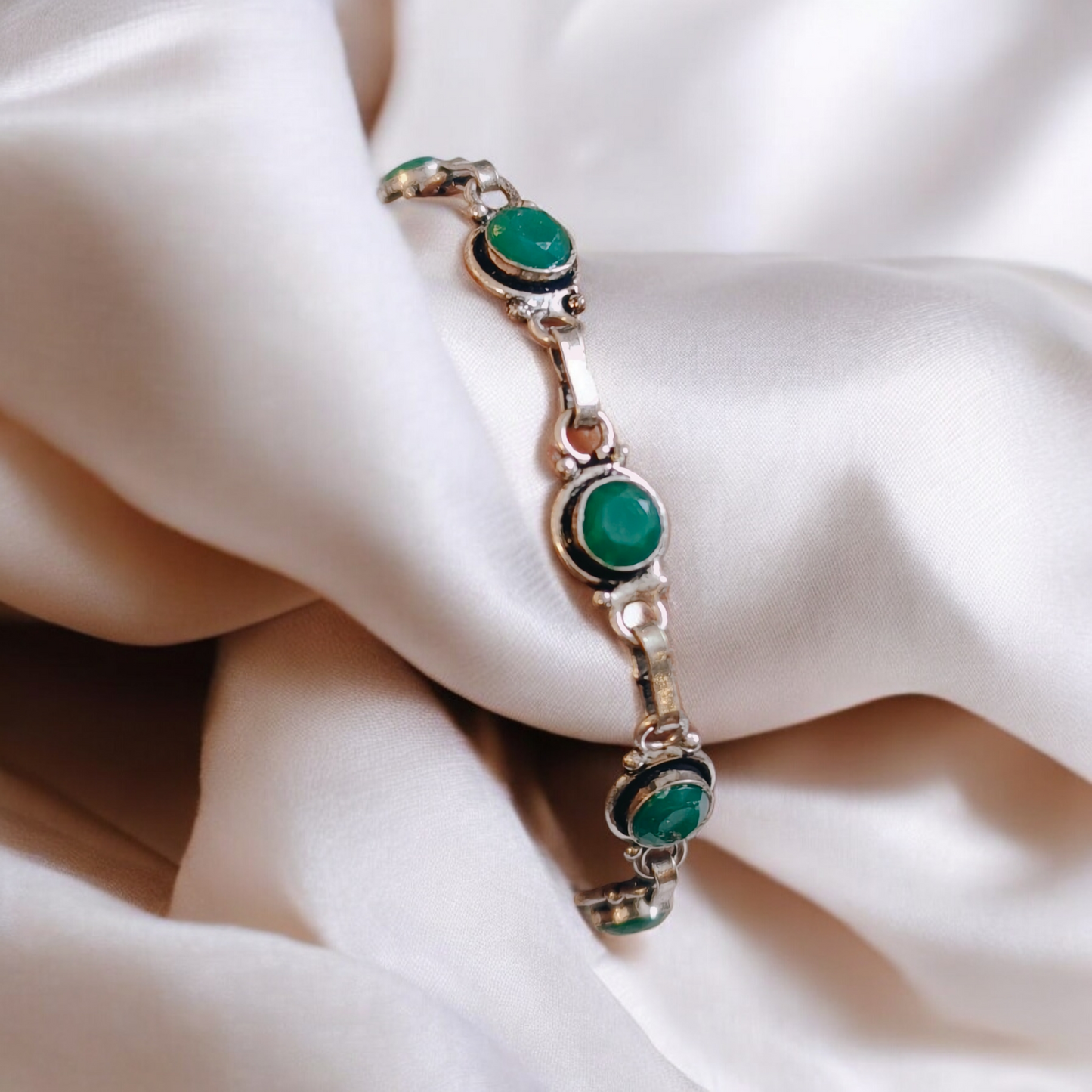 Shwet Emerald Bracelet - MANKAA