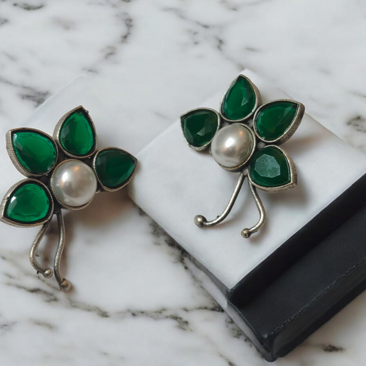 Aamara Emerald Studs - MANKAA