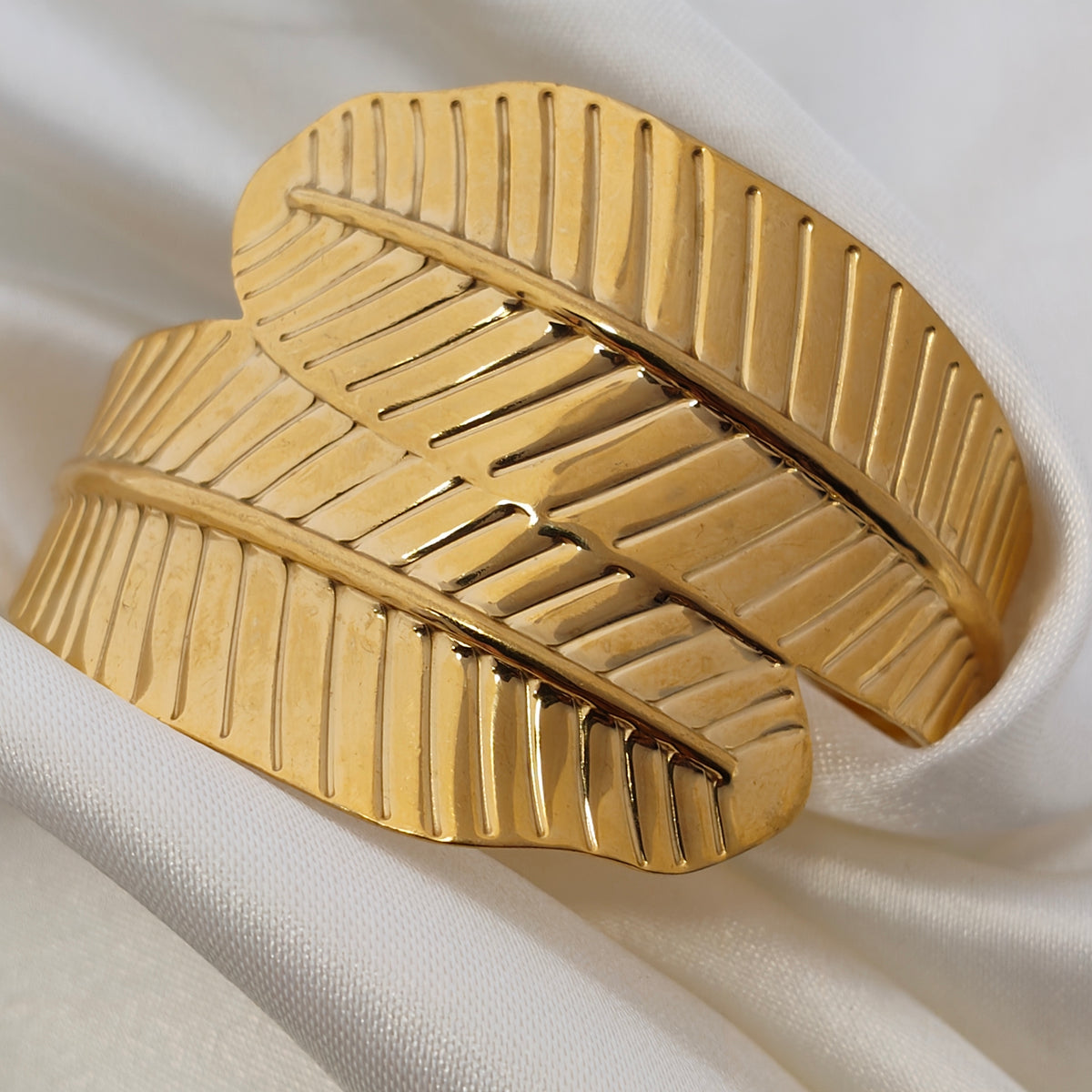 Li fi handcuff - premium fashion jewellery
