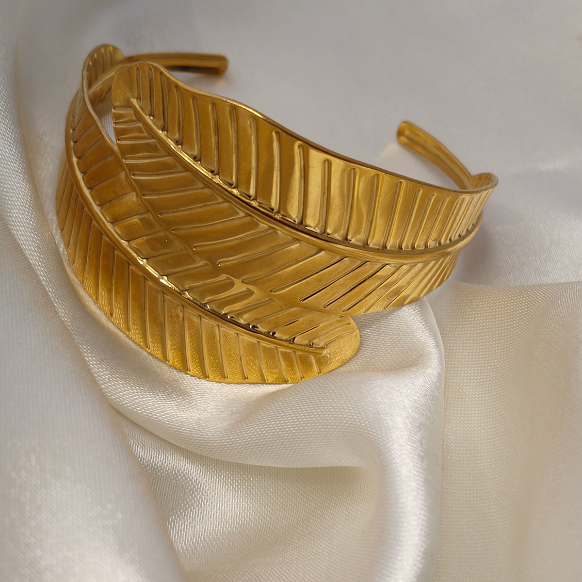 Li fi handcuff - premium fashion jewellery