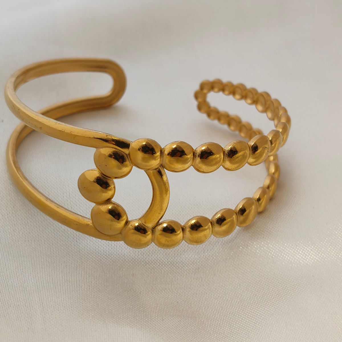 Rupani Hand cuff - premium artificial bracelet