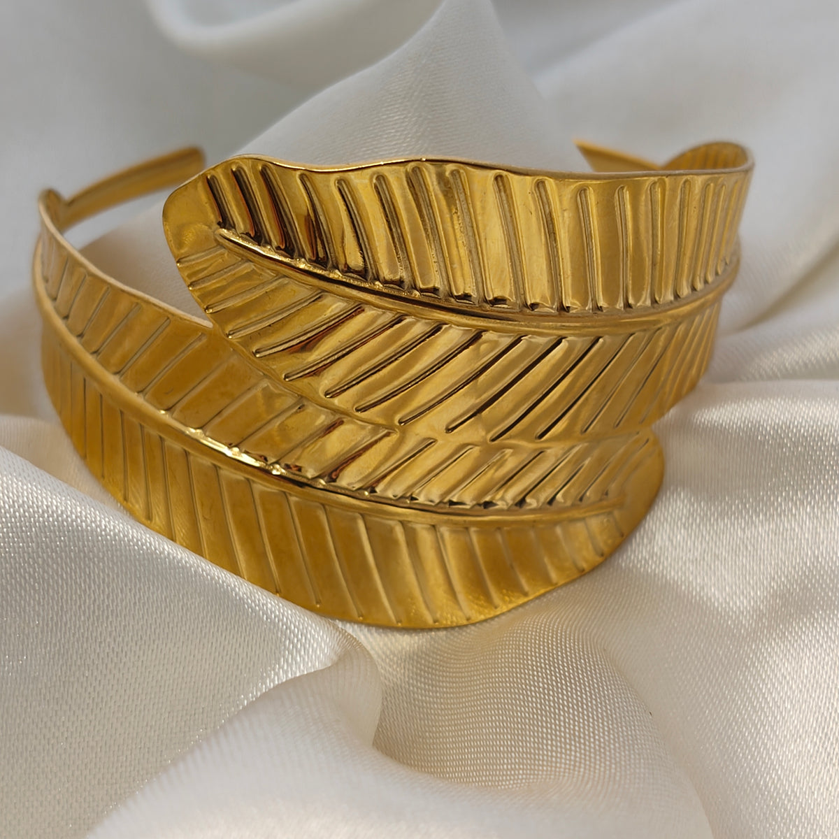 Li fi handcuff - premium fashion jewellery